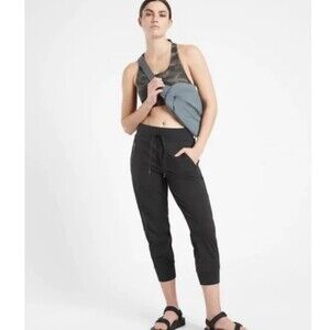 Athleta Trekkie North Crop Jogger in Black Size 0 22' inseam